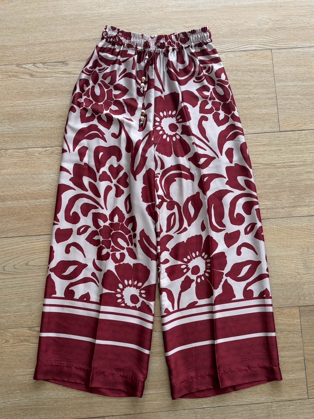Floral Wide-Leg Two-Piece Set in Burgundy and Cream - Picture 2 of 7